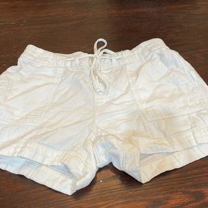 Size small white Old Navy pull on cotton shorts. Great for the beach!